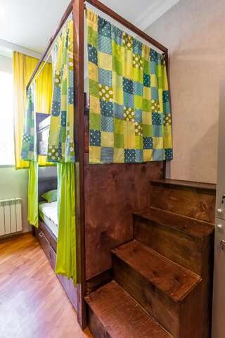 Хостелы Oliva Inn & Hostel Баку Общий номер для мужчин с 6 кроватями-3