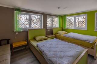 Хостелы Oliva Inn & Hostel Баку Двухместный номер эконом-класса с 2 отдельными кроватями-9
